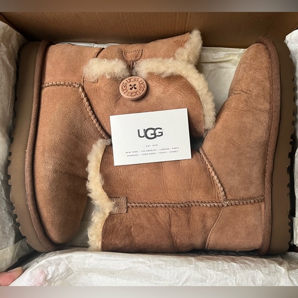 UGG CHESTNUT BAILEY BUTTON II - Picture 2 of 6